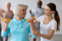 Senior w klubie fitness. Jakie zajęcia wybrać dla zdrowia i bezpieczeństwa?