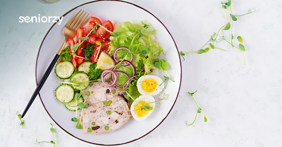 Dlaczego warto jeść mniej, ale częściej? Organizm seniora działa inaczej