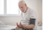Senior z nadciśnieniem: jak skutecznie kontrolować ciśnienie w domu?